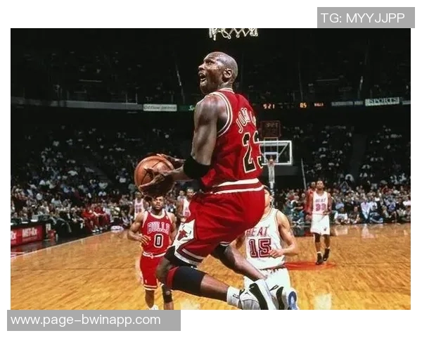 近45年内仅有詹姆斯文班和萨尔在21岁前单场达成30分10板5助2断2帽的壮举